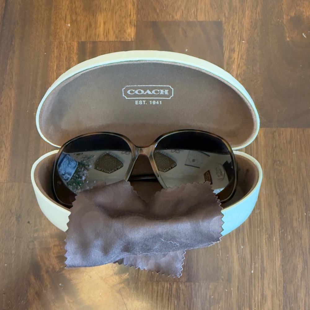 Coach HC 8052 LeAnn Tortoise Shell Oversized Sunglasses with Case Cloth 5040/13 - Picture 1 of 8